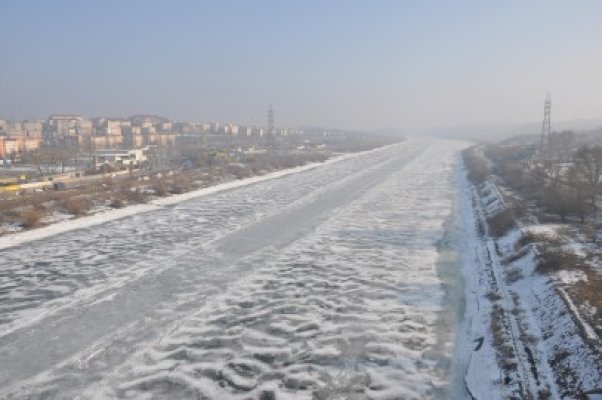 Sloiurile de gheaţă se menţin pe anumite sectoare ale Dunării